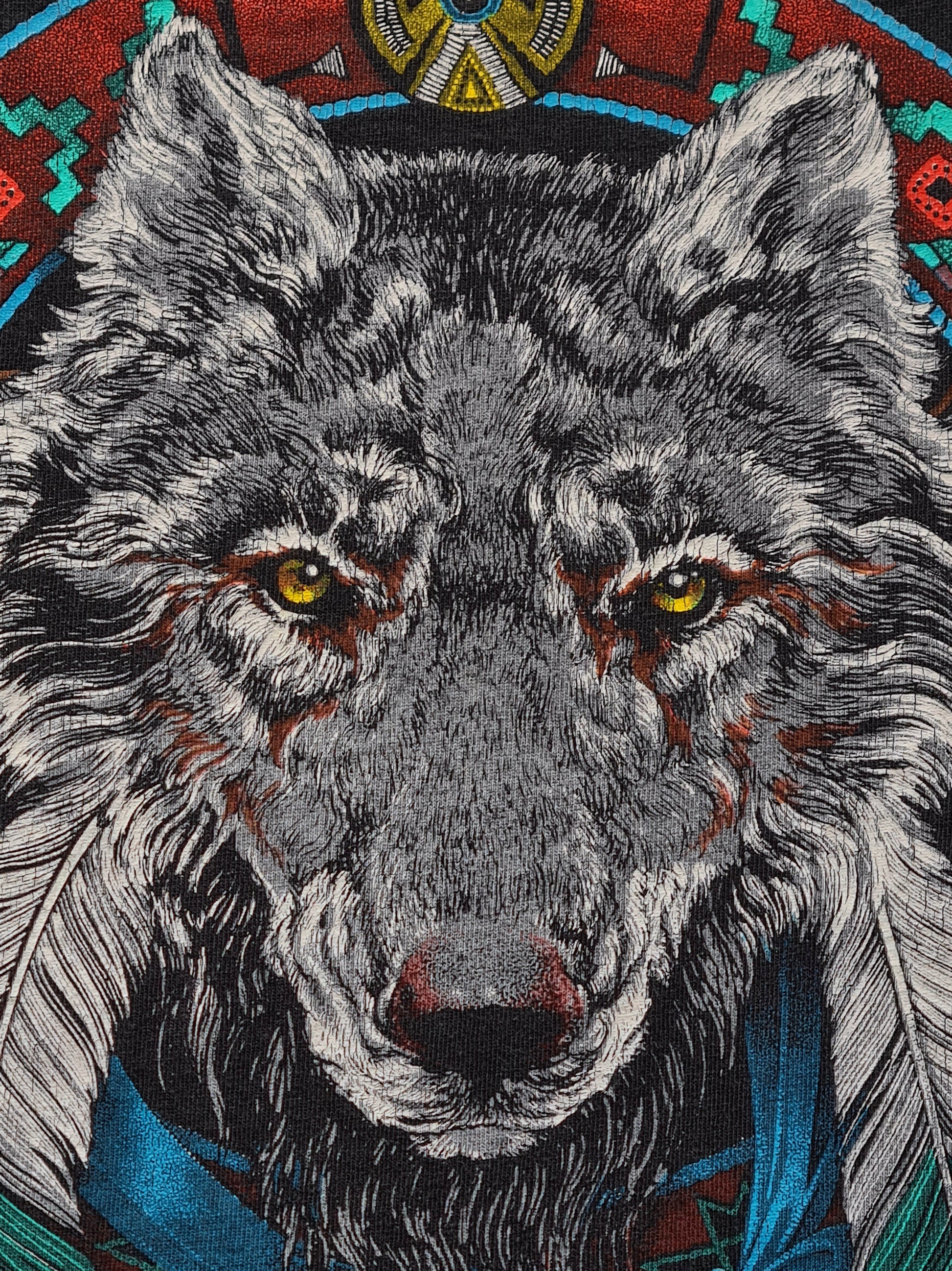 De vintage winkel met tweedehands kleding uit de thrift | 1999 GILDAN ''NATIVE WOLF'' T-SHIRT [XL] T-SHIRT