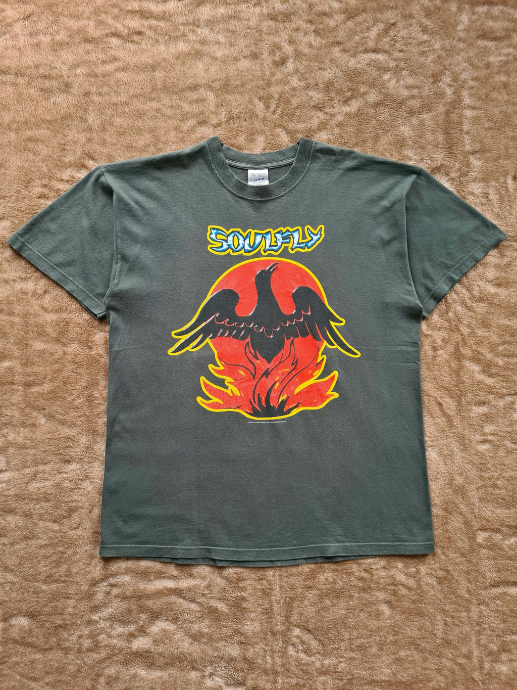 De vintage winkel met tweedehands kleding uit de thrift | 2000 SCREEN STARS ''SOULFLY'' T-SHIRT [XL] T-SHIRT