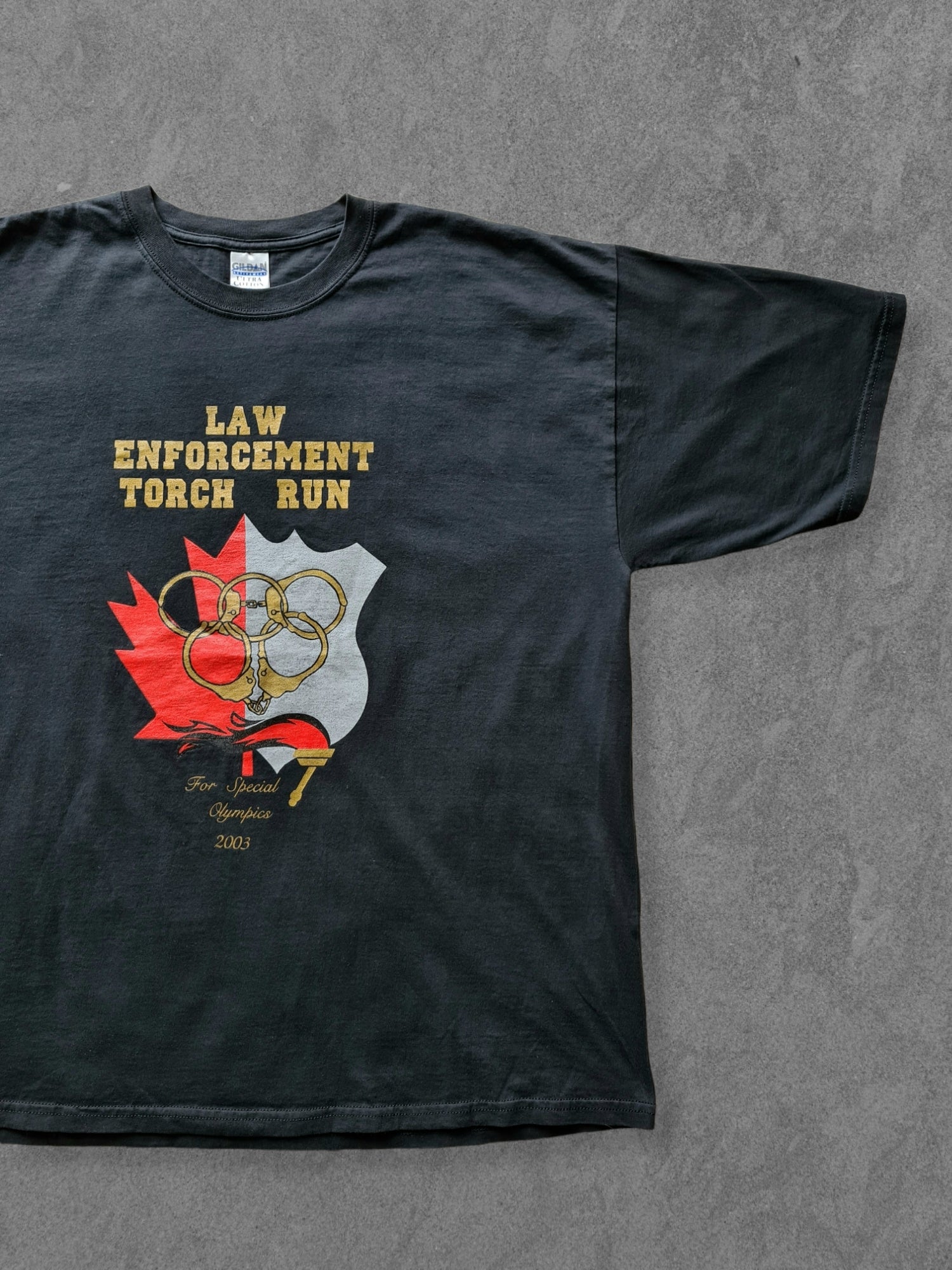 De vintage winkel met tweedehands kleding uit de thrift | 2003 GILDAN ''LAW ENFORCEMENT'' T-SHIRT [XXL] T-SHIRT