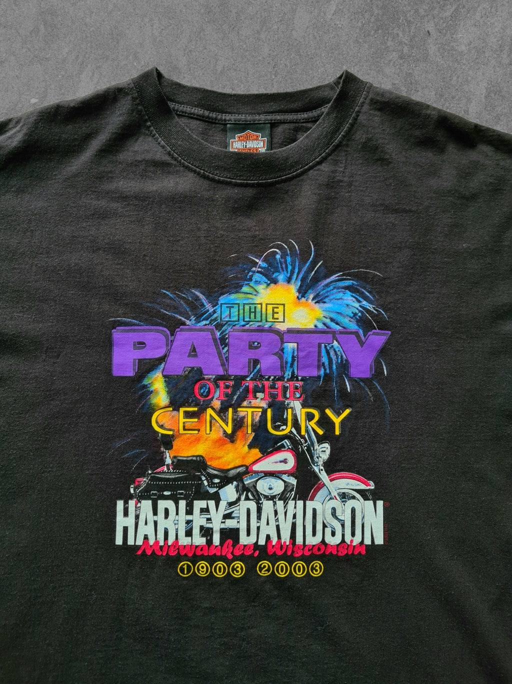 De vintage winkel met tweedehands kleding uit de thrift | 2003 HARLEY DAVIDSON ''100 YEARS'' LONGSLEEVE [XL] T-SHIRT