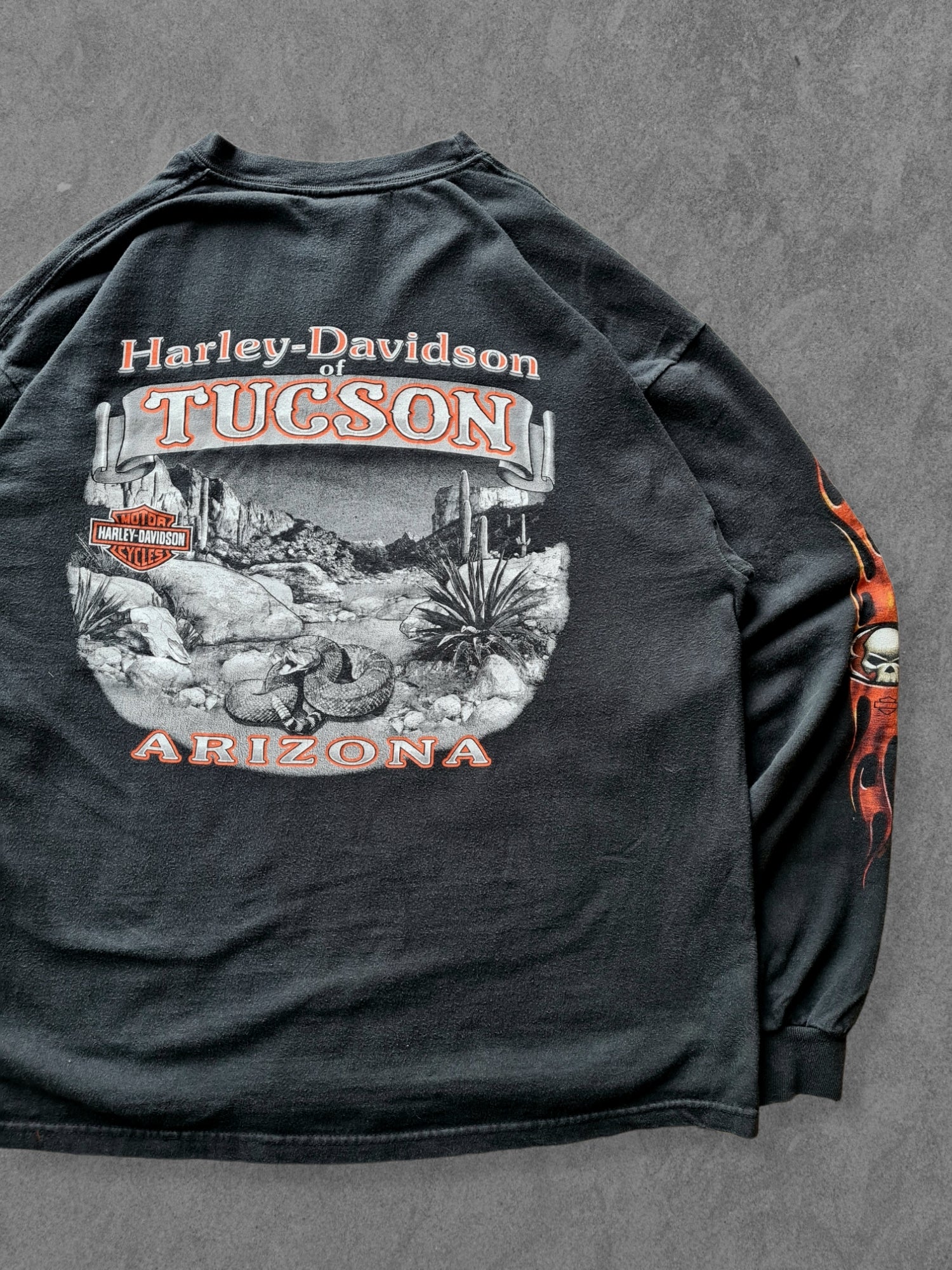 De vintage winkel met tweedehands kleding uit de thrift | 00s HARLEY DAVIDSON ''ARIZONA'' LONGSLEEVE [XL] T-SHIRT
