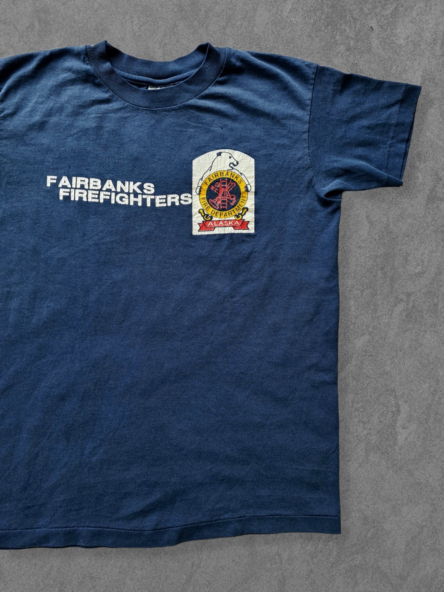 De vintage winkel met tweedehands kleding uit de thrift | 80s HANES ''FAIRBANKS FIREFIGHTERS'' T-SHIRT [S] T-SHIRT