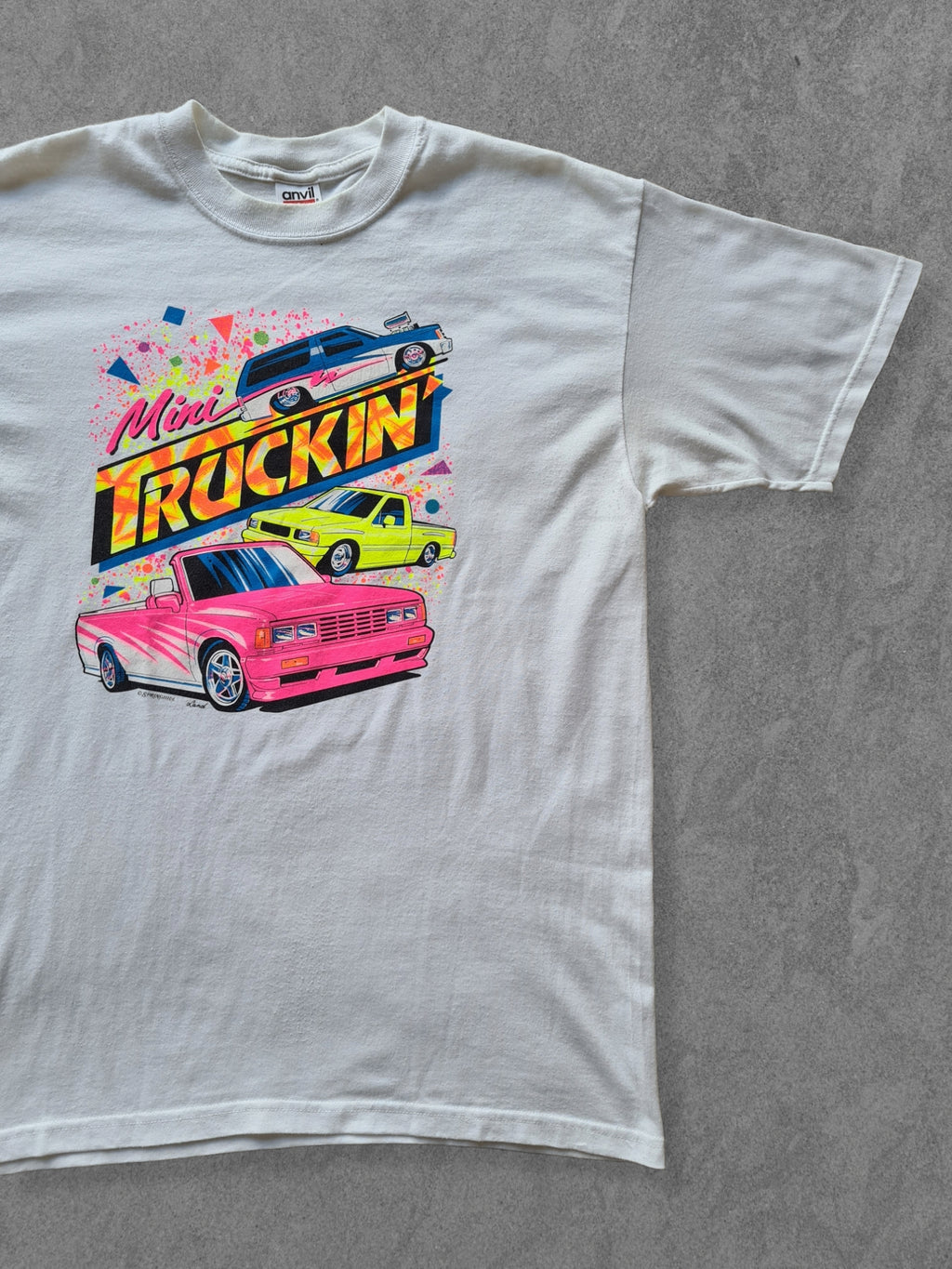 De vintage winkel met tweedehands kleding uit de thrift | 90s ANVIL ''MINI TRUCKIN'' T-SHIRT [L] T-SHIRT