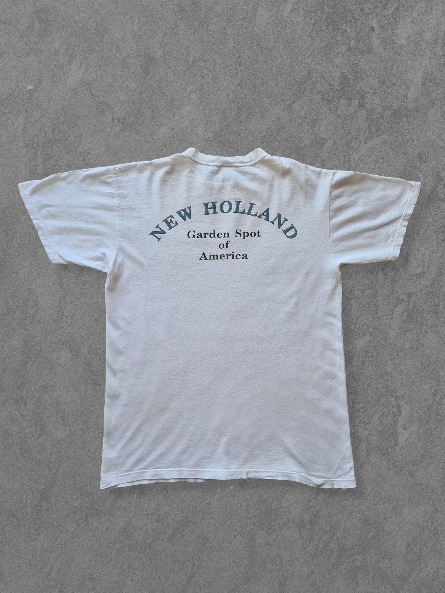 De vintage winkel met tweedehands kleding uit de thrift | 90s BRIAGGI ''NEW HOLLAND'' T-SHIRT [L] T-SHIRT