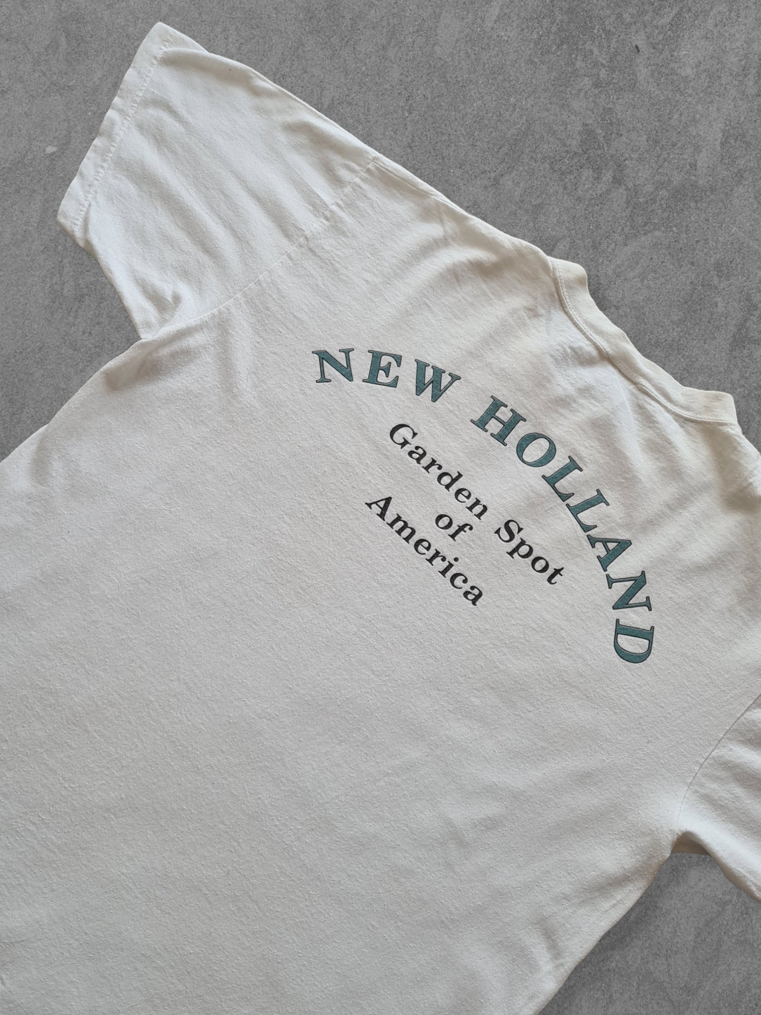 De vintage winkel met tweedehands kleding uit de thrift | 90s BRIAGGI ''NEW HOLLAND'' T-SHIRT [L] T-SHIRT