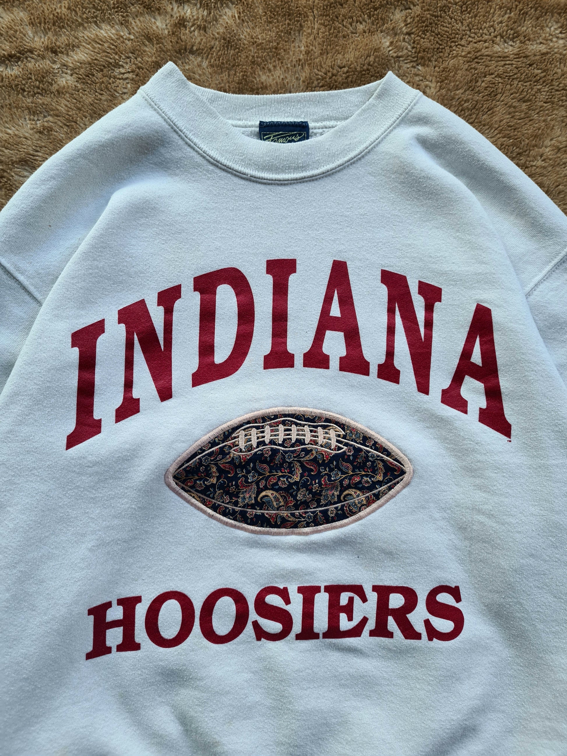 De vintage winkel met tweedehands kleding uit de thrift | 90s FAMOUS SPORTSWEAR ''INDIANA HOOSIERS'' [M] SWEATSHIRT