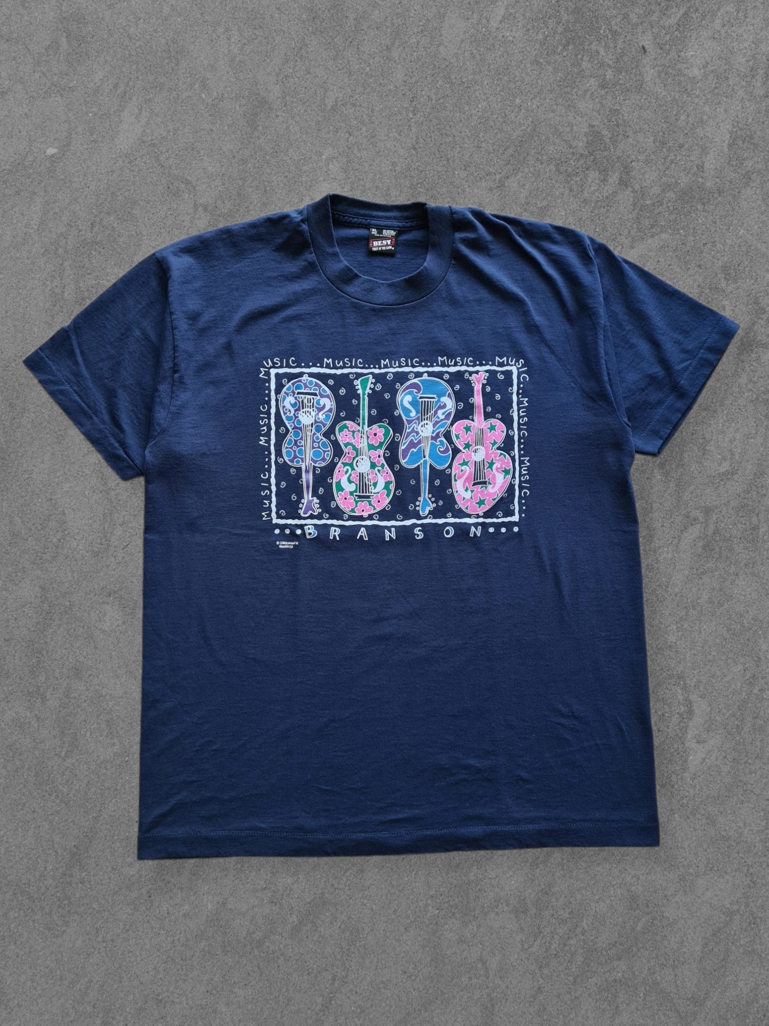 De vintage winkel met tweedehands kleding uit de thrift | 90s FRUIT OF THE LOOM ''BRANSON'' T-SHIRT [XL] T-SHIRT