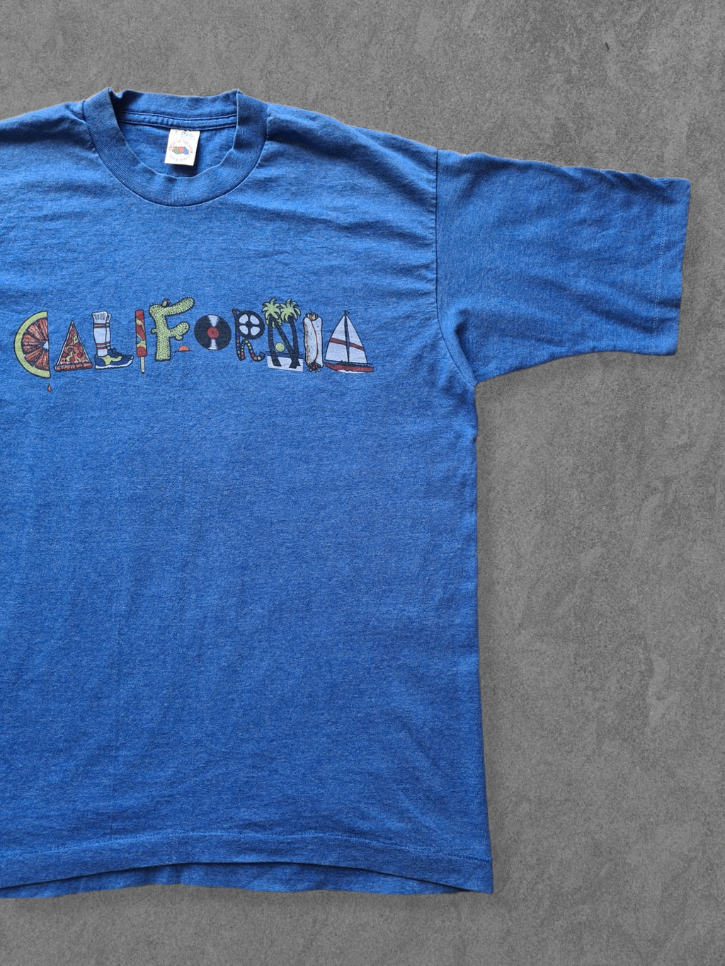 De vintage winkel met tweedehands kleding uit de thrift | 90s FRUIT OF THE LOOM ''CALIFORNIA'' T-SHIRT [L] T-SHIRT