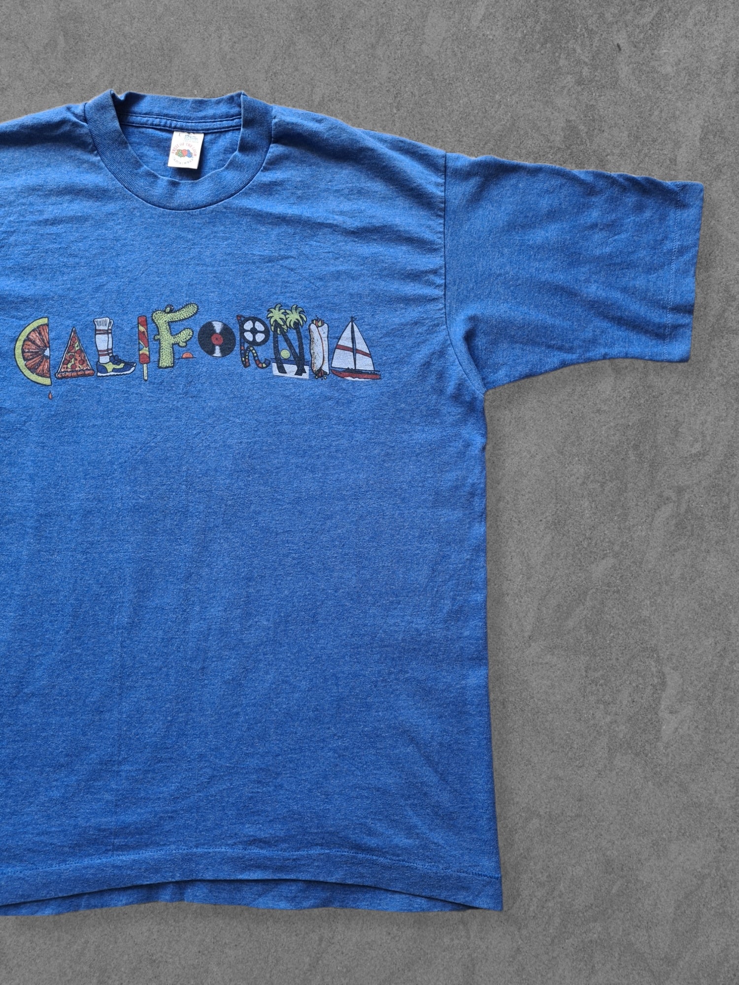 De vintage winkel met tweedehands kleding uit de thrift | 90s FRUIT OF THE LOOM ''CALIFORNIA'' T-SHIRT [L] T-SHIRT