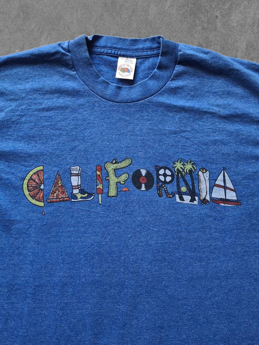 De vintage winkel met tweedehands kleding uit de thrift | 90s FRUIT OF THE LOOM ''CALIFORNIA'' T-SHIRT [L] T-SHIRT