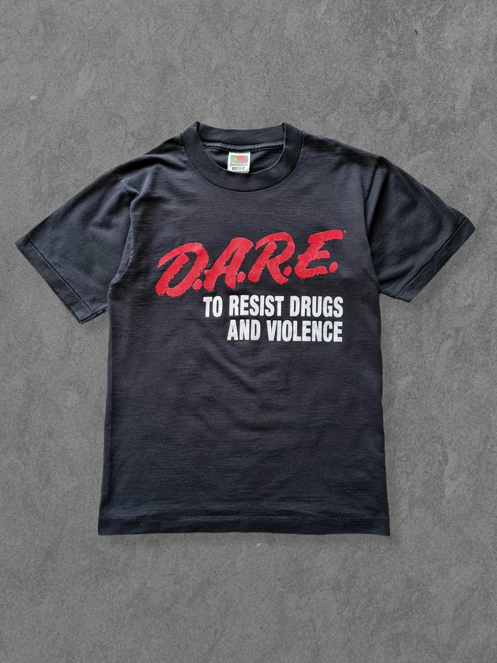 De vintage winkel met tweedehands kleding uit de thrift | 90s FRUIT OF THE LOOM ''DARE'' T-SHIRT [M] T-SHIRT