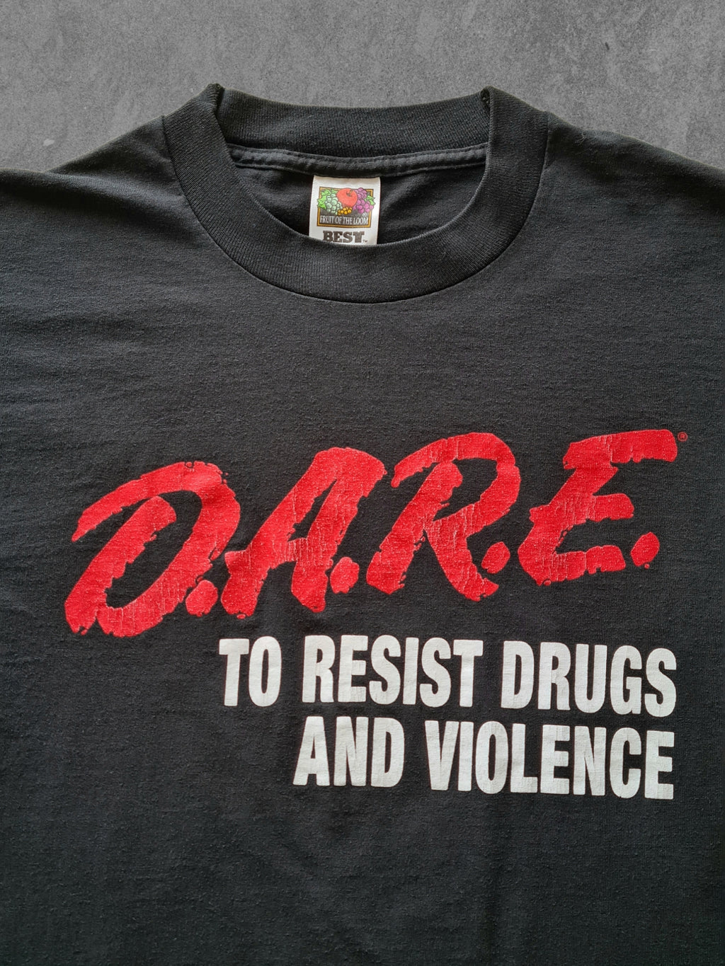 De vintage winkel met tweedehands kleding uit de thrift | 90s FRUIT OF THE LOOM ''DARE'' T-SHIRT [M] T-SHIRT