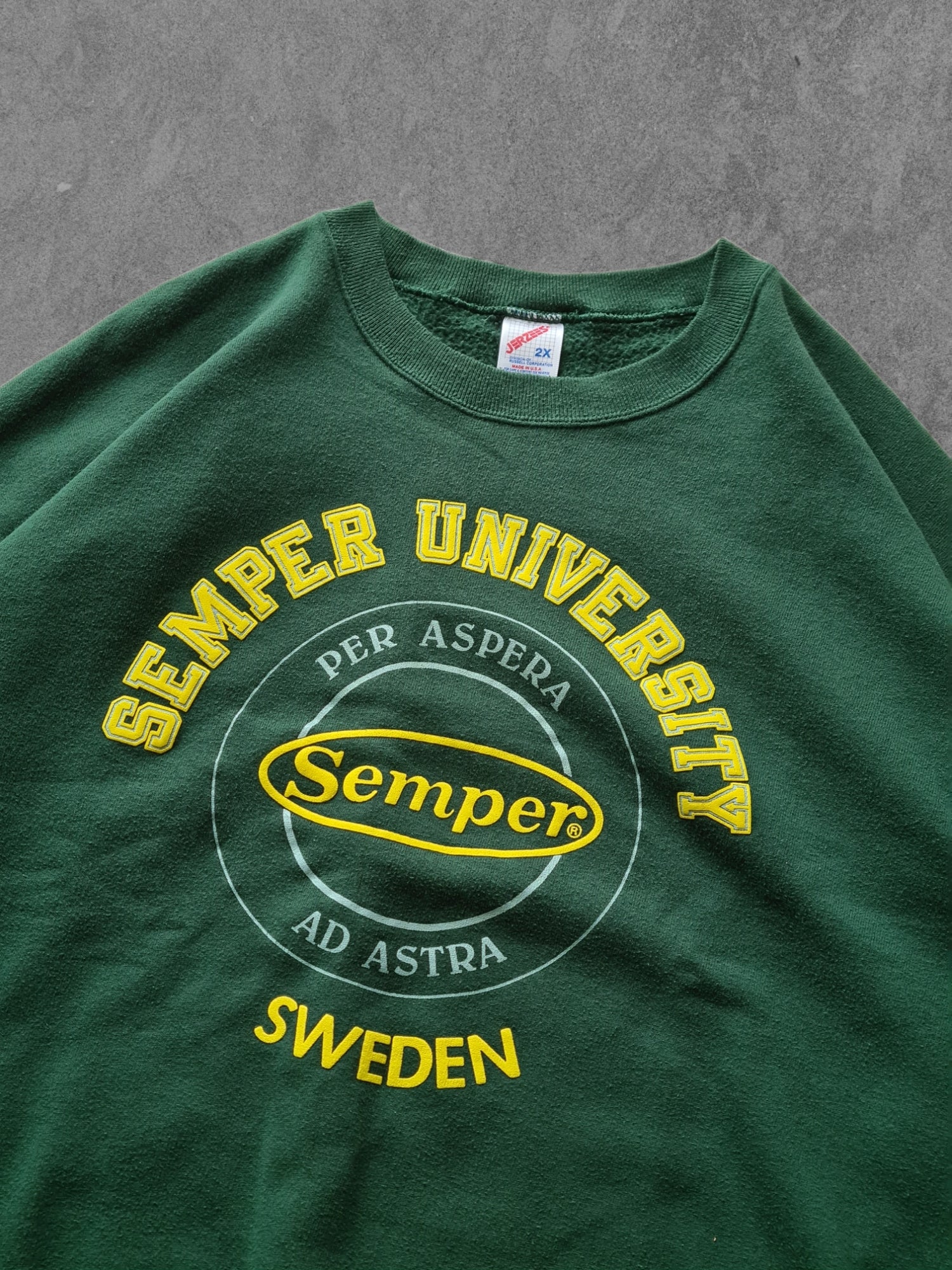 De vintage winkel met tweedehands kleding uit de thrift | 90s JERZEES ''SEMPER'' SWEATSHIRT [XXL] SWEATSHIRT