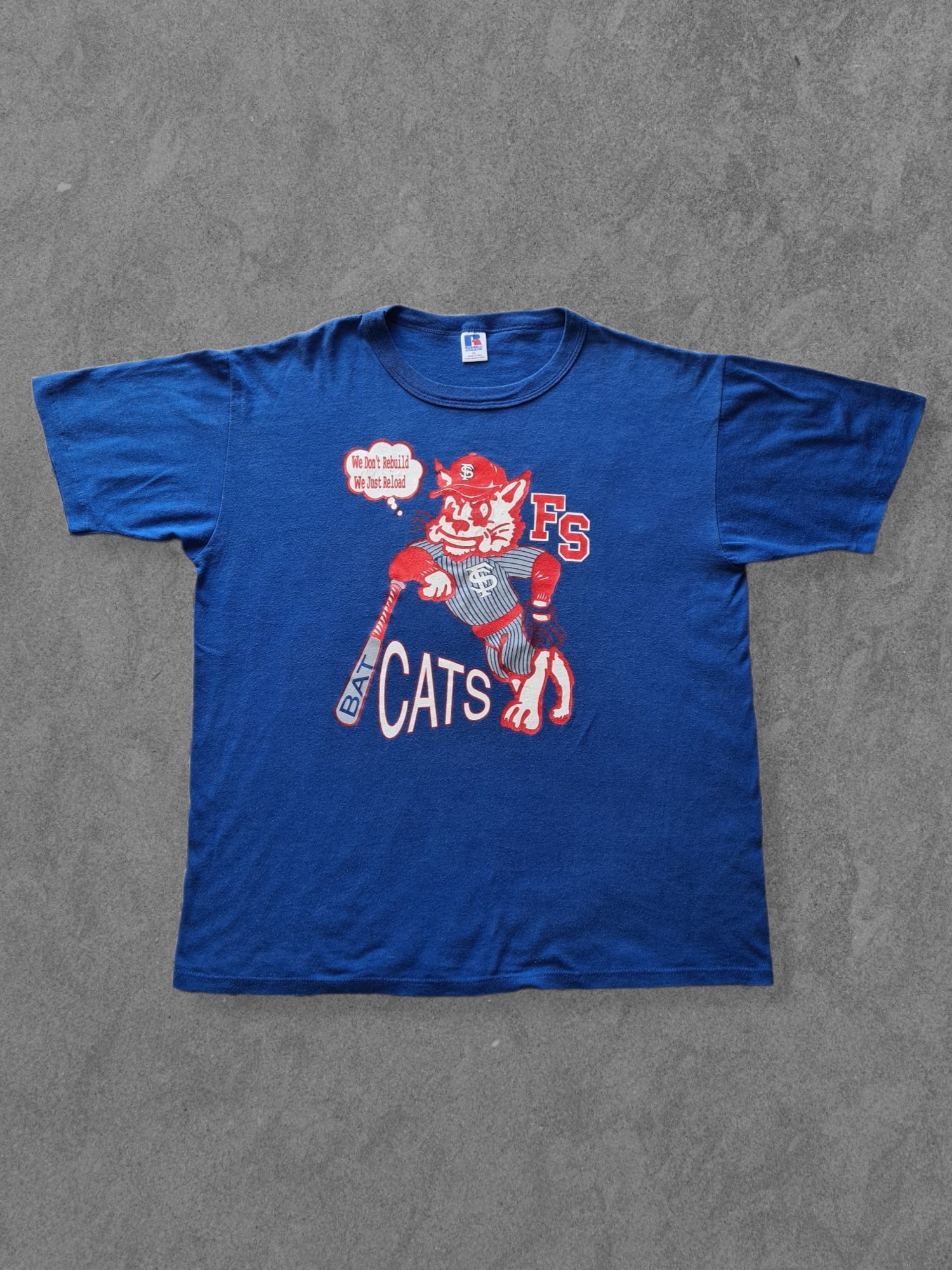 De vintage winkel met tweedehands kleding uit de thrift | 90s RUSSELL ATHLETIC ''CATS'' T-SHIRT [XL] T-SHIRT