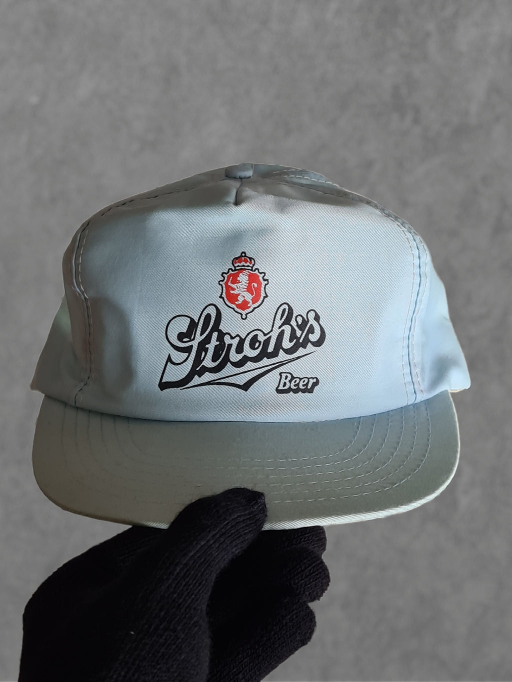 De vintage winkel met tweedehands kleding uit de thrift | 80s ''STROH'S BEER'' LIGHT BLUE HAT HATS